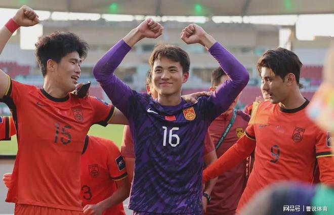 守门员李昊再立功！越南队对抗弱，主教练变阵，国足晋级决赛利好