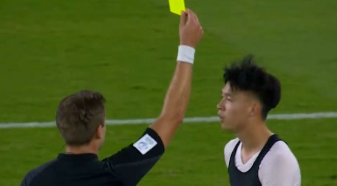 王钰栋压哨破门！轰U23亚洲杯首球，脱衣庆祝染黄，对手集体绝望