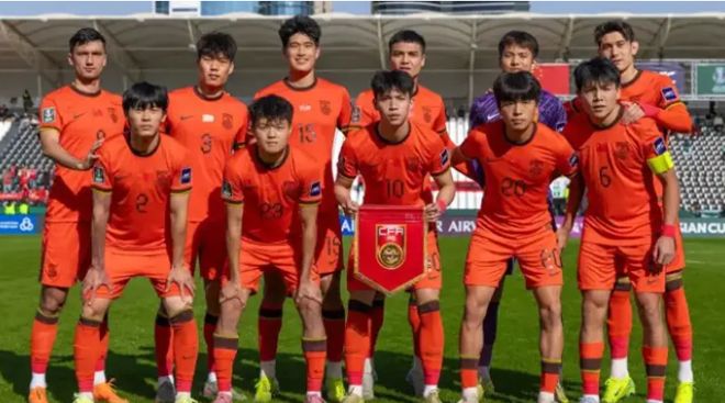 众生相！被国足3-0淘汰！看看越南球员怎么说，头号球星跪地道歉