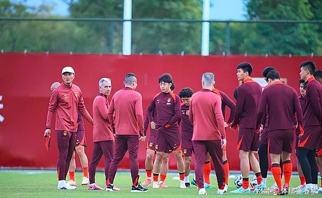 国安双锋进球！邵家军2-0完胜对手，佳一国足首秀迎来开门红