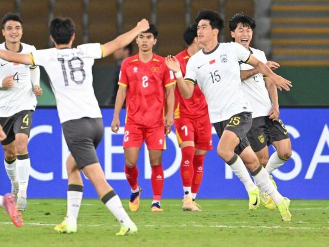 U23国足3球击溃越南，历史性闯进亚洲杯决赛，彭啸堪称带刀后卫