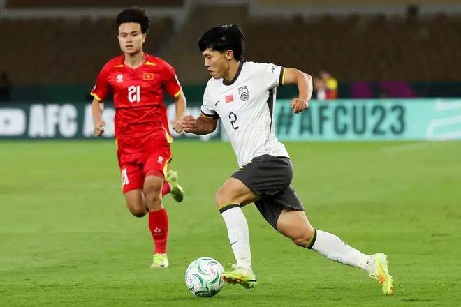 此前黄牌已经洗掉，若进入决赛累计两黄的胡荷韬可正常出战