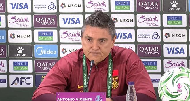 亚足联确认！国足VS日本主裁敲定，安东尼奥新职位曝光获足协重用