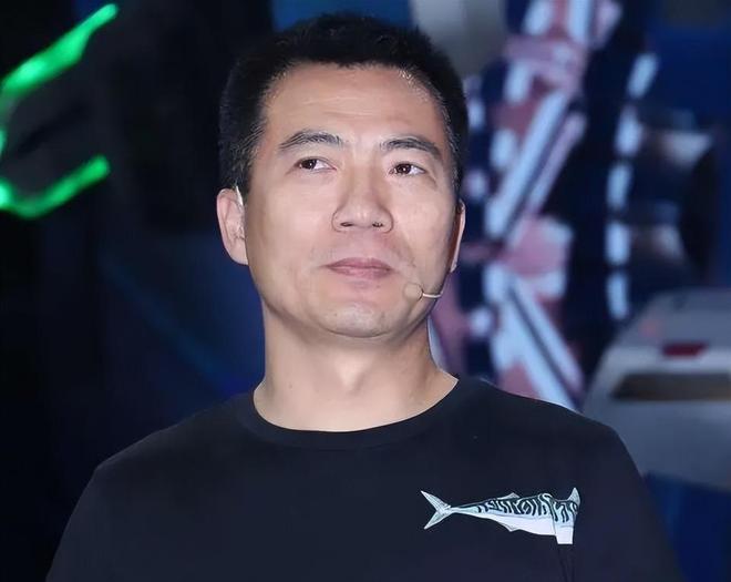 黄健翔：中国男足能踢复杂足球，敢拿球传控，这么踢心里踏实