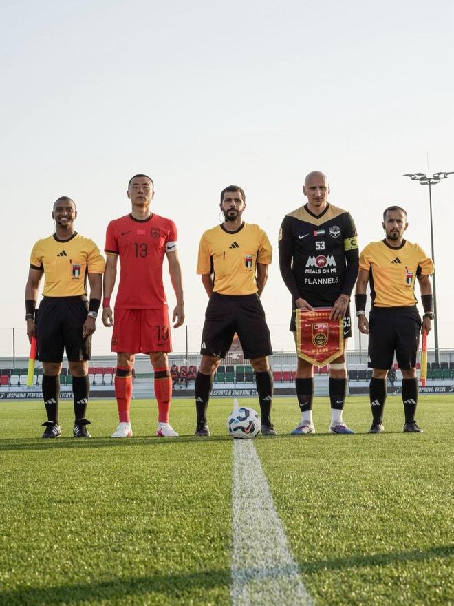 热身赛：国足2-0阿联酋第三级别球队猎鹰，张玉宁、林良铭破门