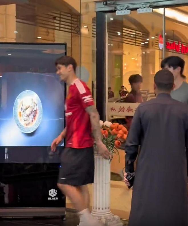 日本是升级版越南！中国队轻松外出聚餐 老范：上强度他们就断电