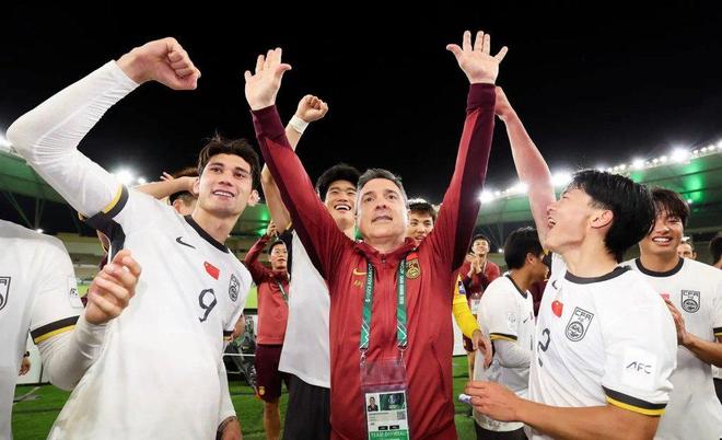 国足夺冠胜率大增，手握四大优势，一人被切尔西球探关注！