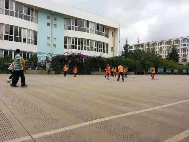 U23国足时隔22年杀进洲际决赛，队长徐彬是从昆明晓东小学水泥地踢出来的