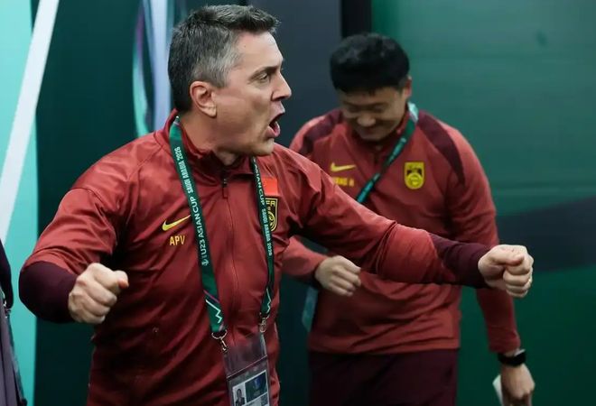 晚上23点，中国队决战日本队！邵佳一传来喜讯：7人将补充到国足