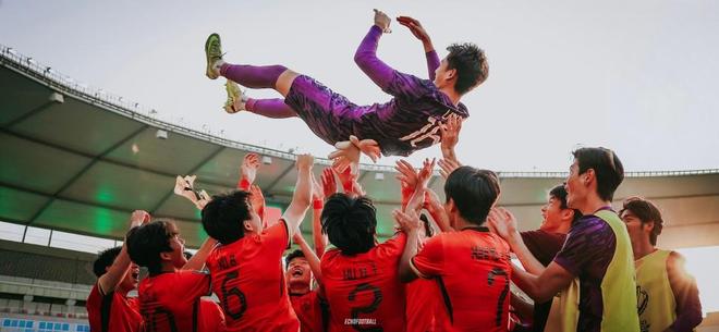 李昊无缘金手套！6战33次扑救，492分钟0失球，决赛连丢4球