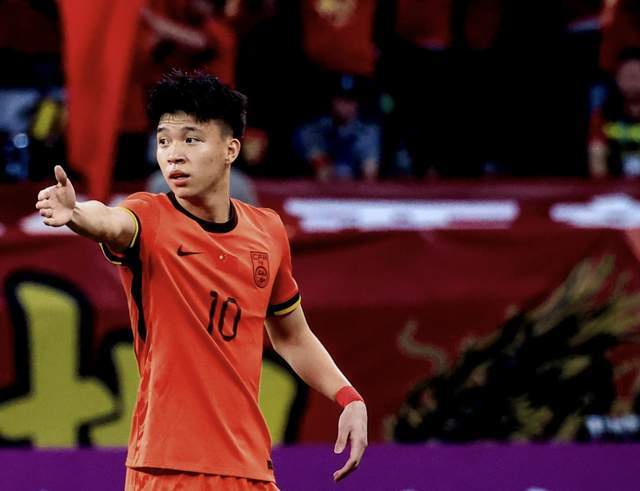 国足半场0-2落后！李昊已经尽力了！亚洲杯决赛：日本队占据优势