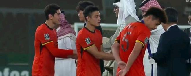 虽败犹荣书写历史 拜合拉木带伤拼搏诠释国足精神