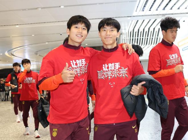 U23国足回国身穿特制T恤，泰山队两将归队时间确定，克雷桑回来了