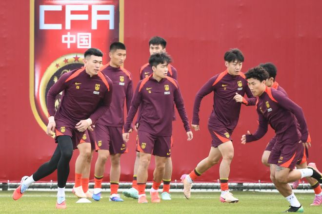 言出必行！邵佳一履行承诺，国足做出2项调整，相中7位U23新星