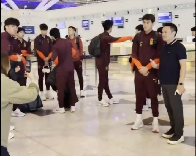 北青：U23国足今日下午抵达大兴机场，多家球迷组织将去接机