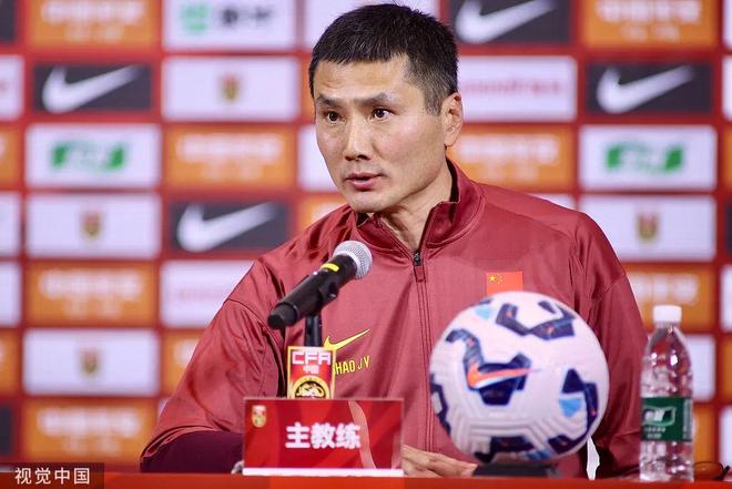 不败收官！热身：国足2比2乌兹别克斯坦 1胜2平结束迪拜拉练