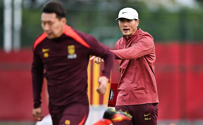 2-0到2-2！中国男足痛失好局，2球领先遭绝平，邵佳一带队3场不败