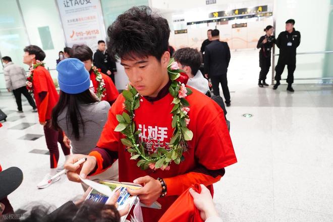 意外吗？U23国足亚洲杯射手王或加盟北京国安，山东鲁能极力阻止