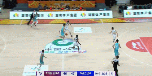 完全打出气势！王睿泽反击强突腋下骚传纪卓吃饼2+1 青岛轰11-0！