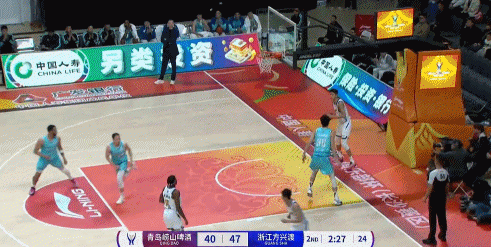 大意了!广厦发球被纪卓直接抢断就地转身上篮 王博怒喊暂停 大意了!广厦发球被纪卓直接抢断就地转身上篮 王博怒喊暂停