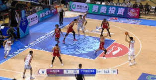 开启新篇章!陈国豪弧顶接球 自信出手三分正中靶心 开启新篇章!陈国豪弧顶接球 自信出手三分正中靶心