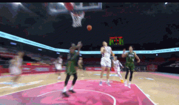 展现身体素质!郭昊文助飞队友空接 随后个人连续暴扣追分 展现身体素质!郭昊文助飞队友空接 随后个人连续暴扣追分