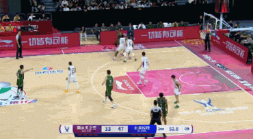 会飞的白人外援！马内克空中闪过沈梓捷双手暴扣