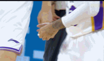 王者归来!同曦追到2分 里勒手缠绷带连中三分&2+1独得9分 王者归来!同曦追到2分 里勒手缠绷带连中三分&2+1独得9分