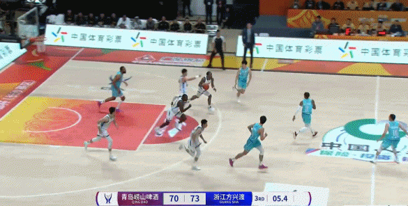 转瞬即逝!塔克一条龙压哨上篮 广厦半节轰出20-1攻击波反超5分 转瞬即逝!塔克一条龙压哨上篮 广厦半节轰出20-1攻击波反超5分