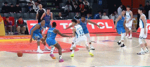 上头啊!丘天开场1分钟2次犯规 随即被范子铭替换下场 上头啊!丘天开场1分钟2次犯规 随即被范子铭替换下场