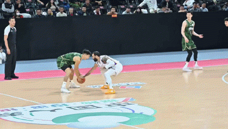 欢迎来到CBA!9号秀徐远征被里勒抢断暴扣+摇头嘲讽 郭昊文怒摊手 欢迎来到CBA!9号秀徐远征被里勒抢断暴扣+摇头嘲讽 郭昊文怒摊手