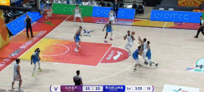 冲击力十足！米奇强攻打中 个人6中6包揽球队开场12分