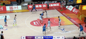 黄雀在后!纪卓积极追防 起飞大帽扇飞范子铭上篮 黄雀在后!纪卓积极追防 起飞大帽扇飞范子铭上篮