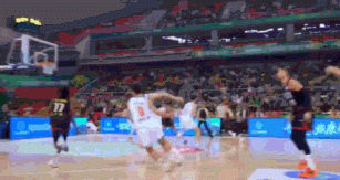 出其不意！史密斯不压时间直接上篮准绝杀