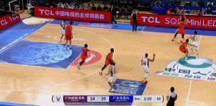 持续发力！徐杰和奎因相继三分穿针 广东轰出15-2确立两位数优势