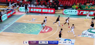 万箭齐发！赵率舟三分轰进 吉林轰出31-7进攻狂潮领先30分以上