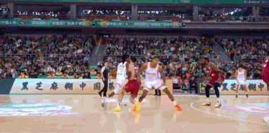 篮下吴前直接躲开了!维金斯顺下双手暴扣打停浙江 篮下吴前直接躲开了!维金斯顺下双手暴扣打停浙江