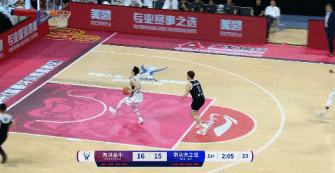 自己栽树自己乘凉!郭昊文切球成功 随后自己快下完成双手暴扣 自己栽树自己乘凉!郭昊文切球成功 随后自己快下完成双手暴扣