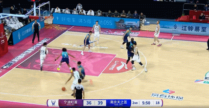 攻防制霸！王凡懿1V1帽掉拉维特 反击衔枚疾进助飞法尔猩猩暴扣