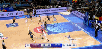 不在状态！奎因半场10中4拿到8分 有3失误4犯规