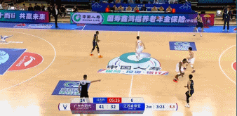 效率很高！王洪泽半场4中4拿到9分2板 三分1中1