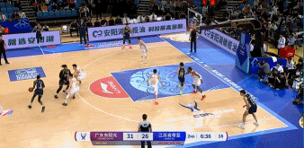 火力压制！萨林杰连续打进加罚 广东轰出14-0打停江苏