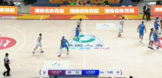 人到球到!高诗岩外线高抛助飞克里斯空接暴扣 人到球到!高诗岩外线高抛助飞克里斯空接暴扣