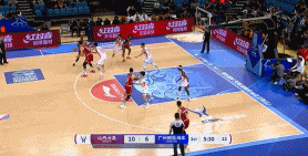 砍瓜切菜!诺威尔开场里突外投 4中4独得10分 砍瓜切菜!诺威尔开场里突外投 4中4独得10分