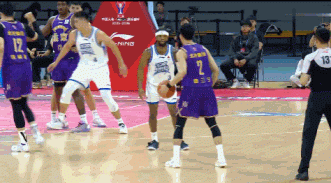 太帅了!廖三宁强突外援脱手仍打进2+1 太帅了!廖三宁强突外援脱手仍打进2+1