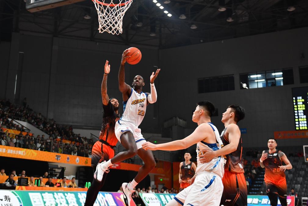 CBA俱乐部杯：长沙不敌深圳 广厦获三连胜