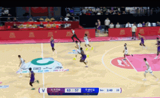 亏大了!佩里反击上篮被鲁吐布拉犯下 后者被吹违体 亏大了!佩里反击上篮被鲁吐布拉犯下 后者被吹违体