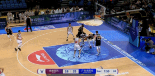 持续发力!萨林杰送长传 胡明轩助张昊上篮将分差拉开到20分以上 持续发力!萨林杰送长传 胡明轩助张昊上篮将分差拉开到20分以上