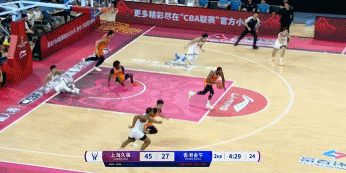 似曾相识！张镇麟和弗格二人转 前者起飞接球双手暴扣