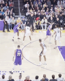 没放弃！斯玛特再中2记三分 本场三分11投6中